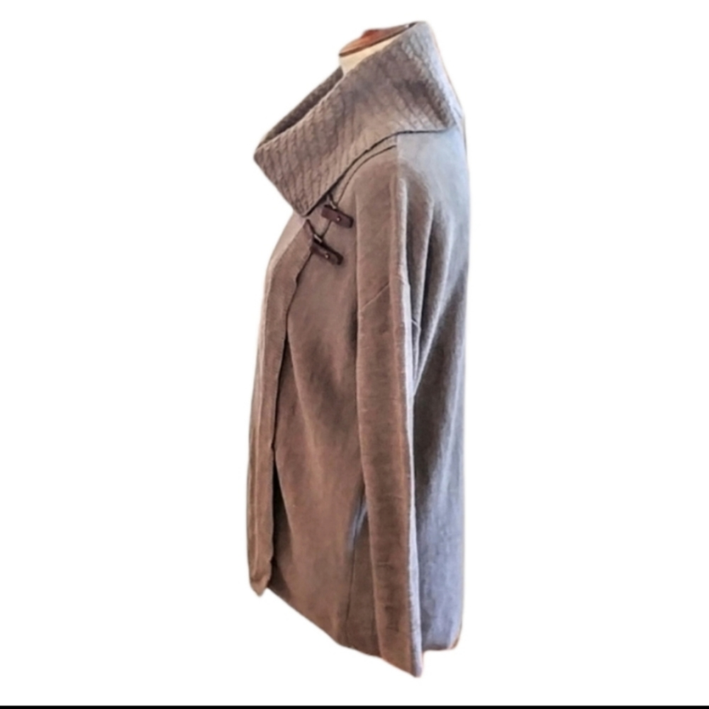ELLEN TRACY - Super Chic Brown Sweater with Buckle Detail - Size: Large - Picture 3 of 13
